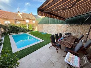 Casa adosada en venta en Loeches