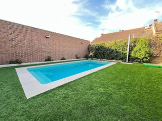 Casa adosada en venta en Loeches