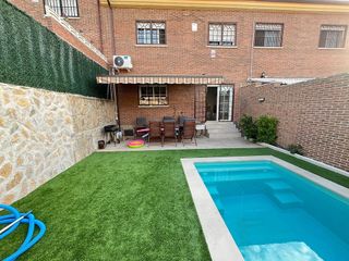 Casa adosada en venta en Loeches