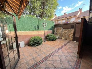 Casa adosada en venta en Loeches
