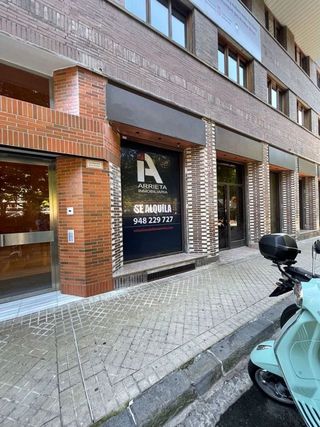 Local comercial en alquiler en Ensanche en Pamplona