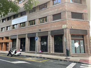Local comercial en alquiler en Ensanche en Pamplona