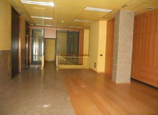 Local comercial en alquiler en Ensanche en Pamplona