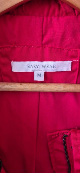 Gabardina corta EASY WEAR roja talla M.