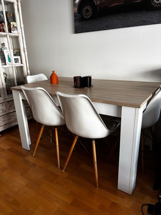 Mesa comedor + 4 sillas blancas
