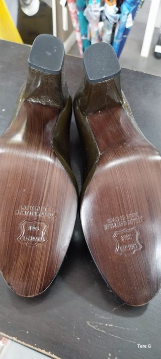 Zapatos Stuart Weitzman Marrones y Dorados