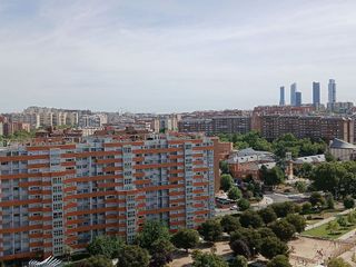 Piso en alquiler en Valdezarza en Madrid