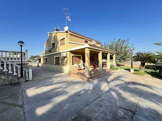 Chalet en venta en Zona Urbanizaciones en Alzira