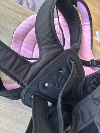 Mochila Portabebés Chicco Negra y Rosa