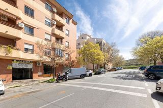 Local comercial en venta en Polígono Cartuja – La Paz en Granada