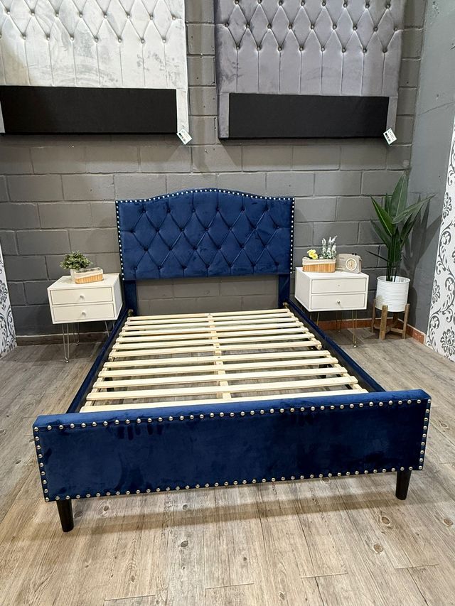 Cama tapizada terciopelo gris y Azul