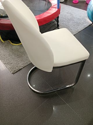 Mesa y 4 Sillas Comedor Blancas