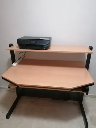 Escritorio grande madera y metal