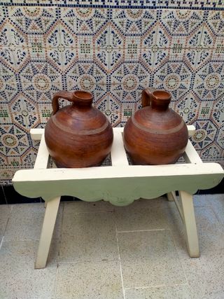 Cantarero de cerámica marrón