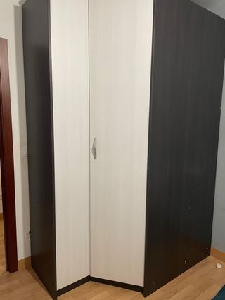 Armario esquinero madera blanco y gris oscuro