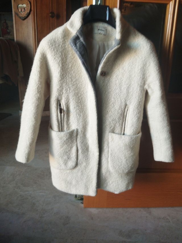 Abrigo beige y gris