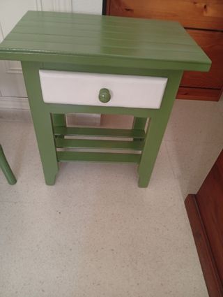 Conjunto Muebles Verdes: Silla, Mesita y Galán