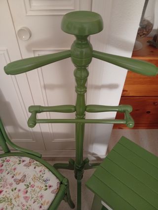 Conjunto Muebles Verdes: Silla, Mesita y Galán