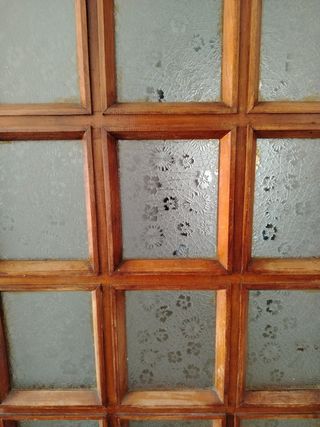 Puerta madera con vidrios antiguos