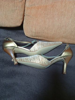 Zapatos de tacón Finano dorados 