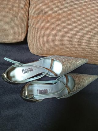 Zapatos de tacón Finano dorados 