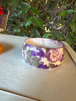Bracciale con fiori viola e bianchi