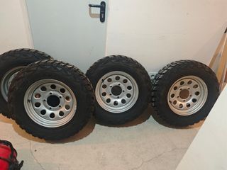 Llantas con neumáticos 4x4