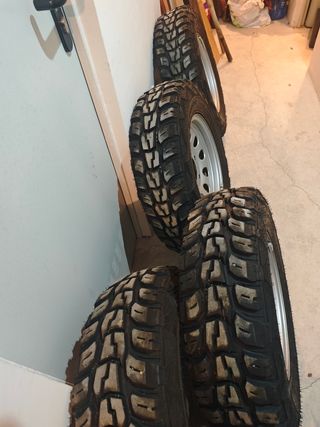 Llantas con neumáticos 4x4
