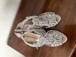 Sandalias tacón fiesta hechas en España.