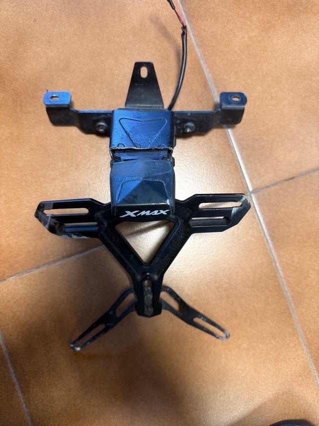 Portatarga Yamaha XMAX usato modificato