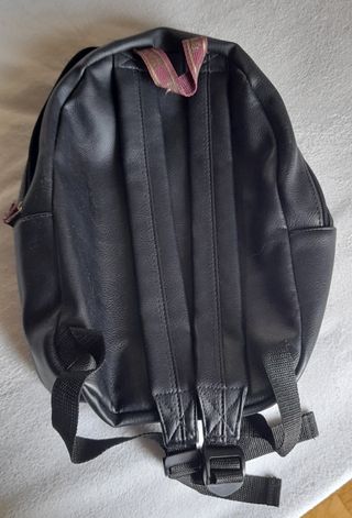 Mochila Hogwarts Negra y Dorada 