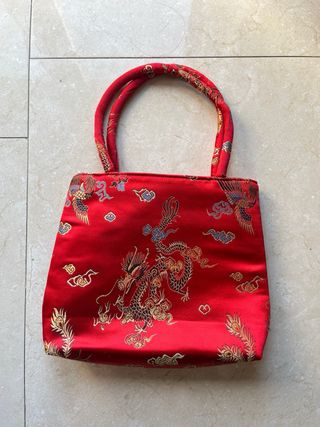 Bolso de mano rojo estilo asiático