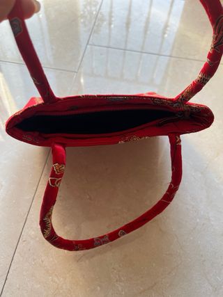 Bolso de mano rojo estilo asiático