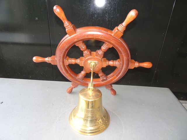 Campana Titanic con soporte timón