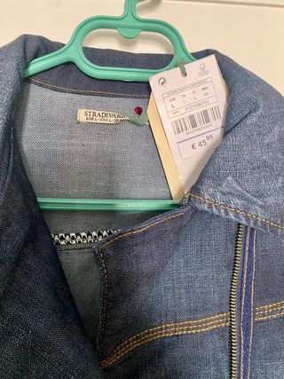 Chaqueta vaquera Stradivarius azul