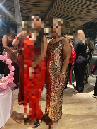 Vestido de fiesta dorado y rojo