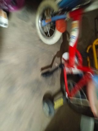 Bicicleta infantil azul y naranja