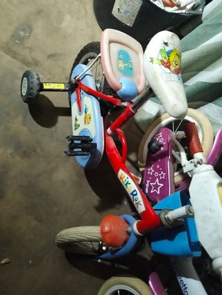 Bicicleta infantil azul y naranja