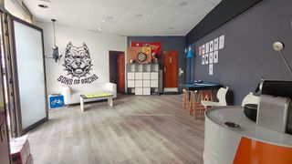 Local comercial en alquiler en Pubilla Cases en Hospitalet de Llobregat, L´