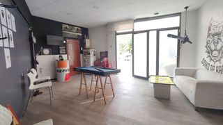 Local comercial en alquiler en Pubilla Cases en Hospitalet de Llobregat, L´