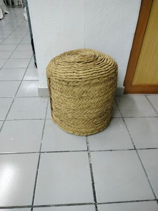 Puff redondo de mimbre