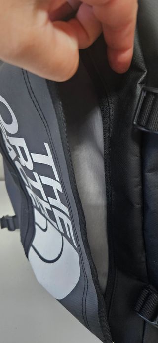 Mochila The North Face Negra y Blanca