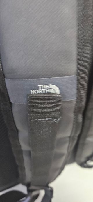 Mochila The North Face Negra y Blanca