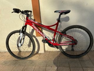 Bicicleta de Montaña Megamo Roja