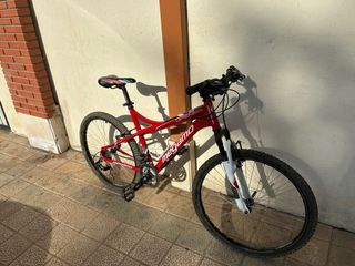 Bicicleta de Montaña Megamo Roja