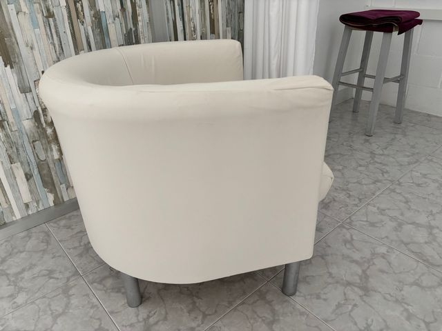 Sillón beige piel sintética