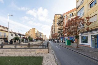 Local comercial en venta en Barrio de Zaidín en Granada
