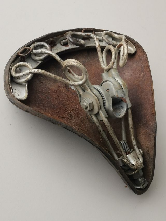 Sillín de cuero antiguo White Star