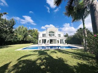 Chalet en alquiler en Elviria en Marbella