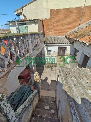 Casa adosada en venta en Bargas